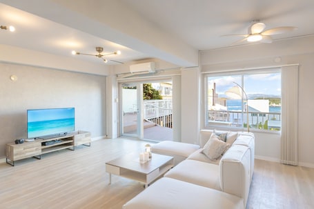 奢华别墅 | 起居区 | 60-英寸纯平电视(配备数码频道)、电视、Netflix