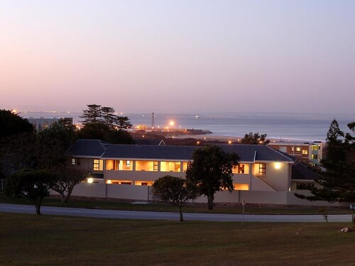 Luxury Room, double Bed and Sleeper Couch max 4 guests, near Port Elizabeth