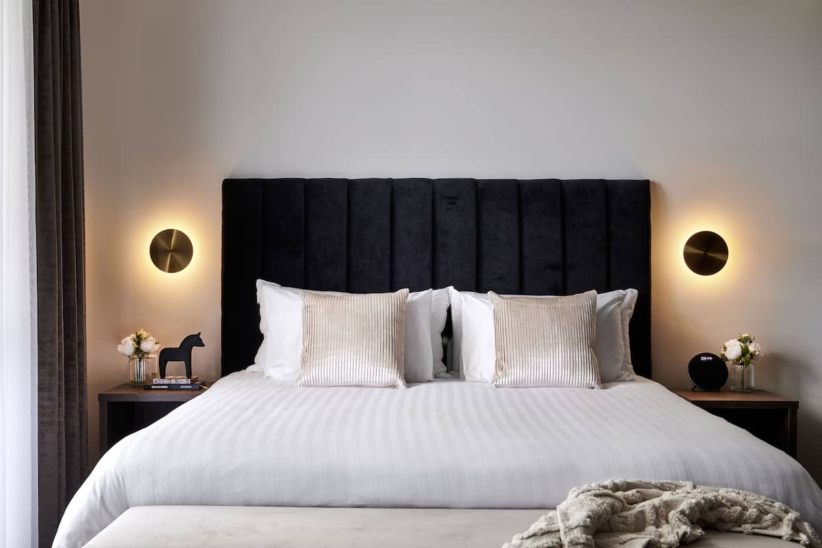 Egyptian cotton sheets, premium bedding, pillowtop beds, minibar