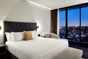 Egyptian cotton sheets, premium bedding, pillowtop beds, minibar - Crowne Plaza Sydney Burwood by IHG (Burwood)