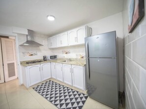 Fridge, microwave, stovetop, coffee/tea maker