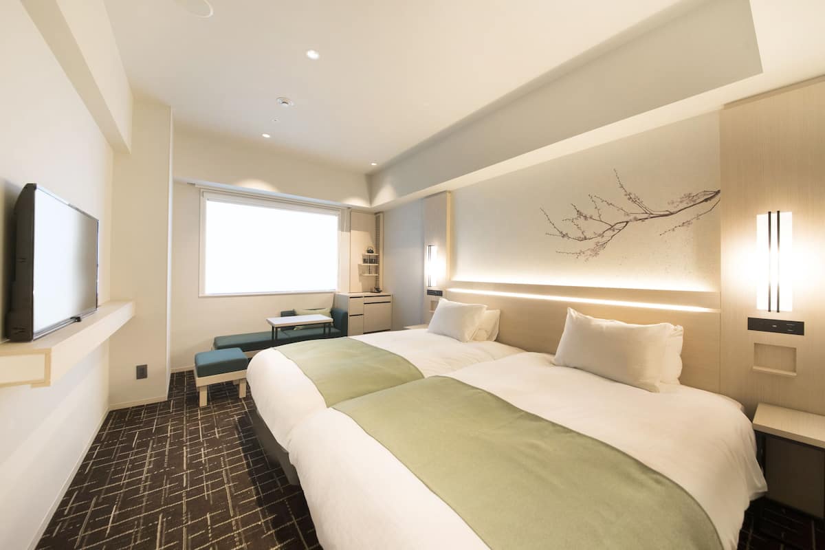 Premium bedding, in-room safe, desk, blackout curtains