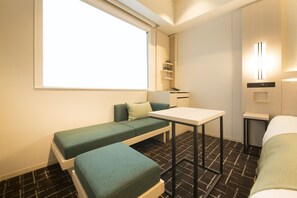 Moderate Twin | Living area | 43-inch flat-screen TV with digital channels, TV