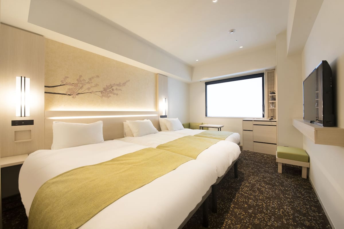 Premium bedding, in-room safe, desk, blackout curtains