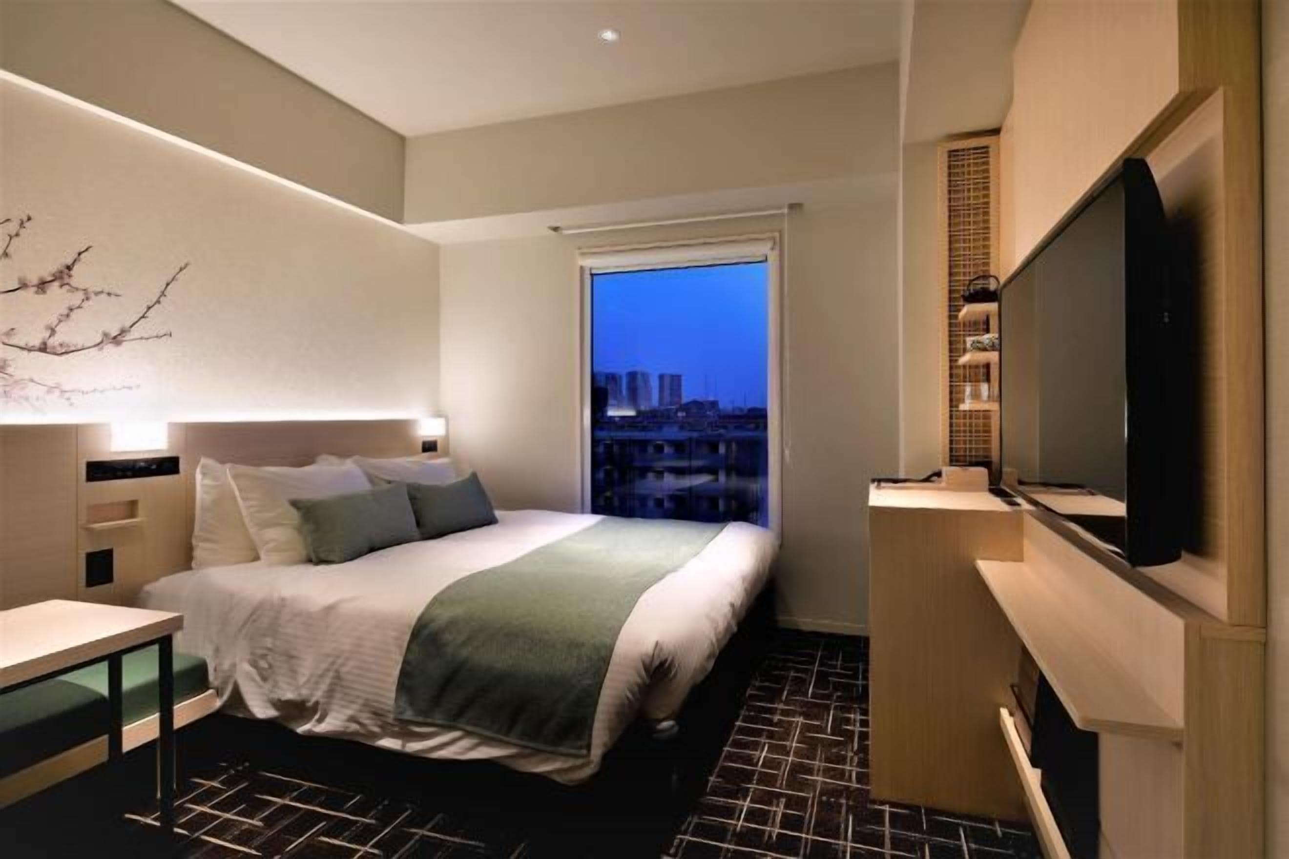 Premium bedding, in-room safe, desk, blackout curtains