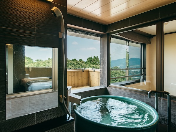 Chambre Tradition, non-fumeurs (JPN-Western Style, W/open-air bath) | Coffres-forts dans les chambres, Wi-Fi gratuit