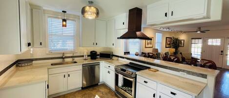 Mikroaaltouuni, uuni, liesi, astianpesukone