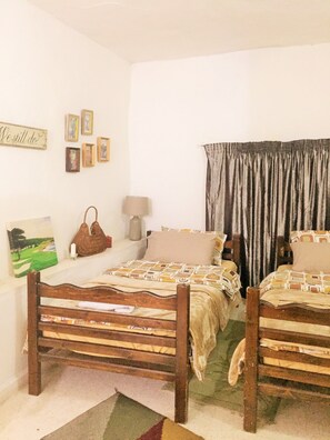 Casa tradicional, para no fumadores | 2 habitaciones, muebles diferentes y tabla de planchar con plancha 