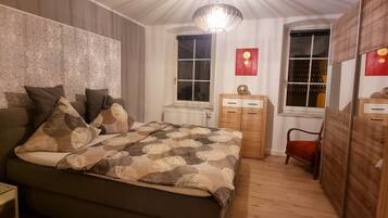 2 Schlafzimmer, Reisekinderbett, kostenloses WLAN, Bettwäsche