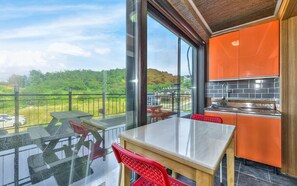 Double Room (205~206) | Private kitchen | Microwave - Fairy Pension (Sokcho)