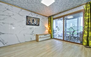 Family Room (207~208) | Free WiFi