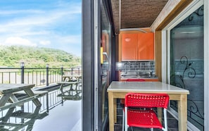 Family Room (207~208) | Balcony