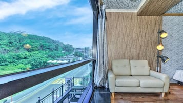 Double Room (302) | Living area