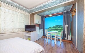 Double Room (301) | Free WiFi - Fairy Pension (Sokcho)
