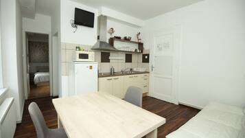 Apartment, 1 Bedroom | Private kitchen