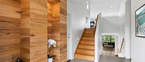 المنشأة من الداخل