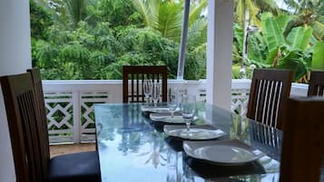 Tempat makan luar