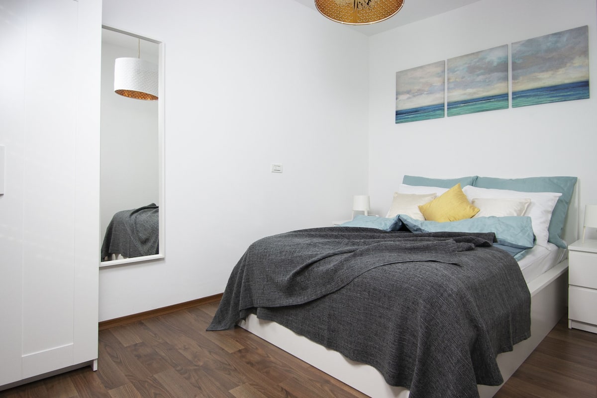Soundproofing, iron/ironing board (on request), free WiFi, bed sheets