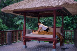 Espace de soins pour les couples, soins corporels, soins d'aromathérapie