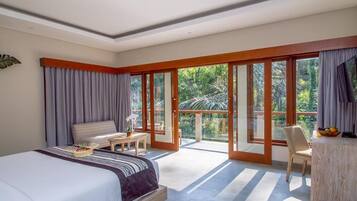 Minibar, in-room safe, laptop workspace, blackout curtains