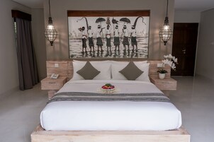 Minibar, in-room safe, laptop workspace, blackout drapes