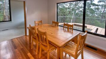 House, 3 Bedrooms | In-room dining