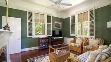 House, 4 Bedrooms | Living area | Flat-screen TV, DVD player