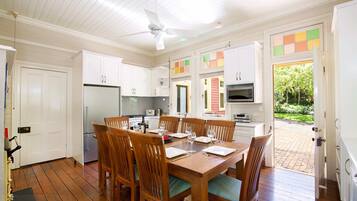 House, 4 Bedrooms | Private kitchen | Full-size fridge, microwave, oven, stovetop