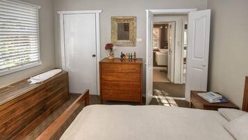 House, 1 Bedroom | 1 bedroom, iron/ironing board, bed sheets