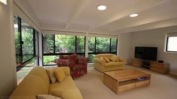 House, 3 Bedrooms | Living area | Flat-screen TV, DVD player