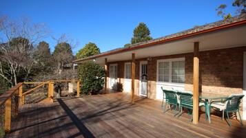 House, 3 Bedrooms | Balcony