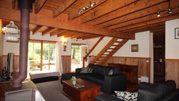 House, 3 Bedrooms | Living area | Flat-screen TV, fireplace, DVD player