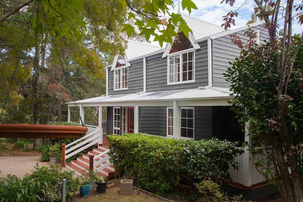 Front of property - Our Glenbogle (Medlow Bath)