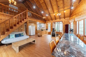 Habitación (S05) | Zona de estar | Una televisión de pantalla plana, suelo radiante