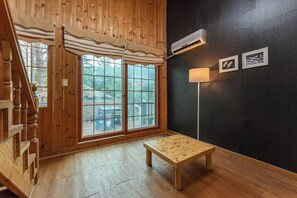 Camera (S04) | Area soggiorno | TV a schermo piatto, pavimenti riscaldati