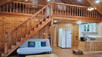 Room (S05) | Living area | Flat-screen TV, heated floors