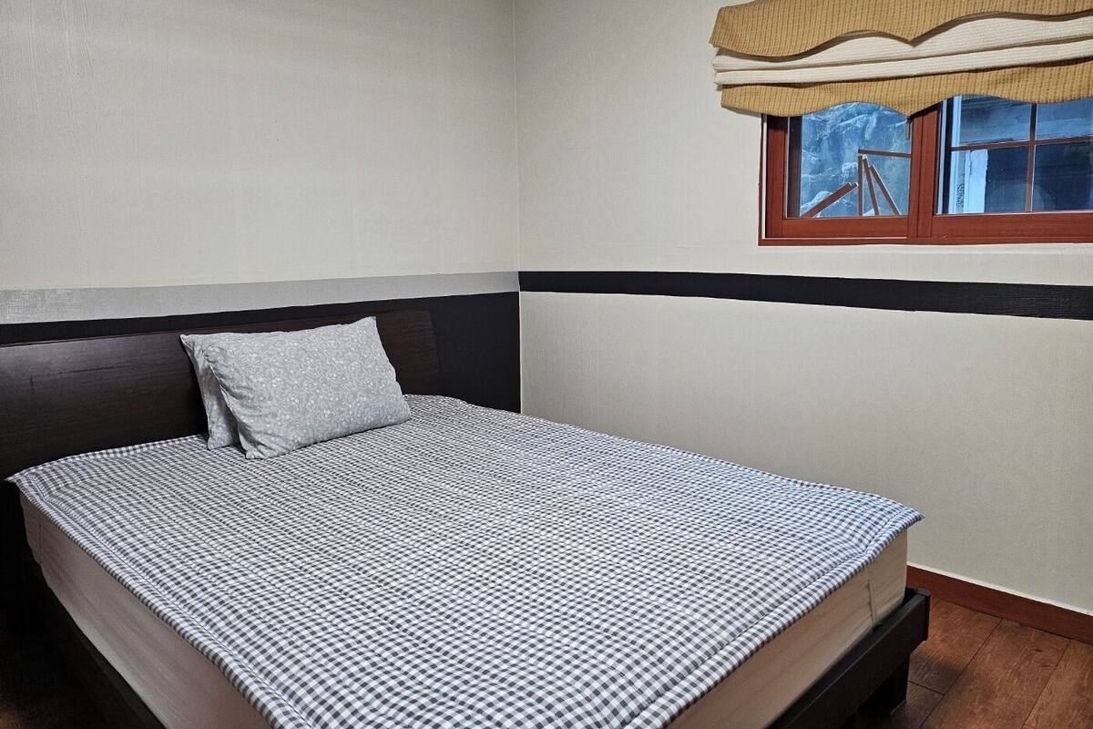 Habitació (S06) | Roba de llit d'alta qualitat, wifi gratuïta i roba de llit