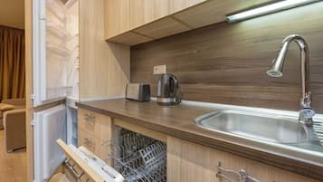 Apartment, 1 Bedroom, Park View | Private kitchen | Coffee/tea maker, electric kettle, highchair