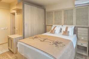 標準雙人房 | 高級寢具、記憶棉床墊、房內夾萬、書桌