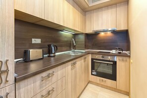 Apartment, 1 Bedroom, Park View | Private kitchen