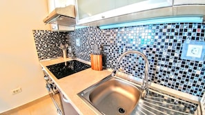 Apartment, 2 Bedrooms, Sea View | Private kitchen