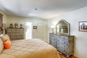 3 bedrooms, desk, iron/ironing board, internet - Dtwn Boone Home Walk to Appalachian State Campus! (Boone)