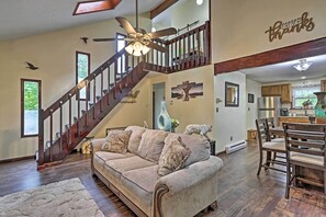 TV, fireplace, video games - 15 Mi to Camelback Ski Resort: Home w/ Deck! (Tobyhanna)
