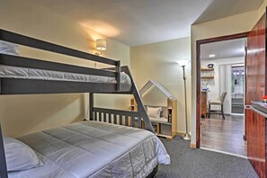 3 bedrooms, iron/ironing board, travel cot, Internet - 15 Mi to Camelback Ski Resort: Home w/ Deck! (Tobyhanna)