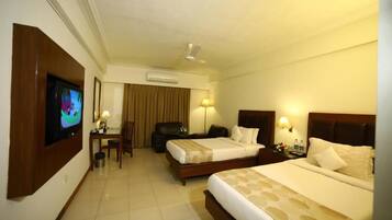 Caja de seguridad en la habitación, wifi gratis y ropa de cama