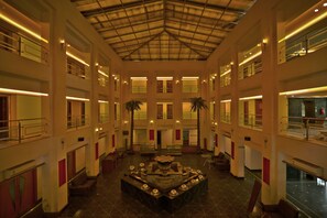 المنشأة من الداخل