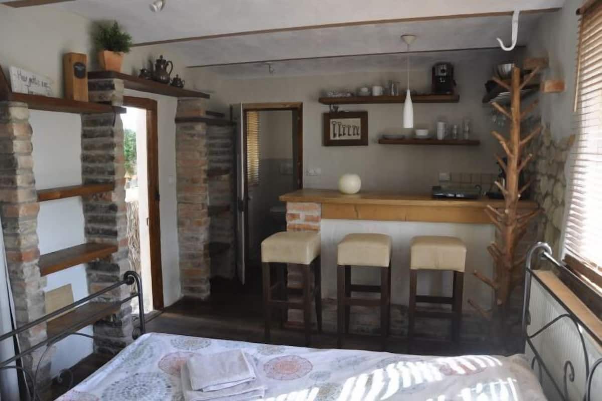 2 habitaciones, minibar, decoración personalizada y muebles diferentes