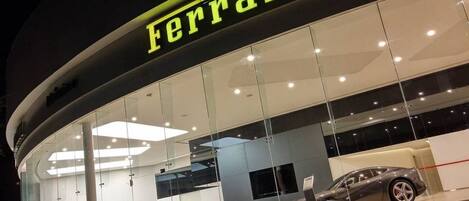 تفاصيل الفندق من الخارج