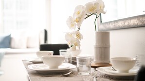 Luxury Loft | In-room dining - Indigo Ortigas @ Eton Emerald (Pasig)