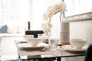 Luxury-Loft | Essbereich im Zimmer